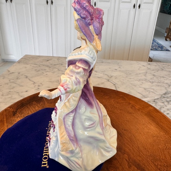 Lady Doulton Lily Royal Doulton Figurine HN3626. 1995 Limited Edition. - Picture 7 of 10